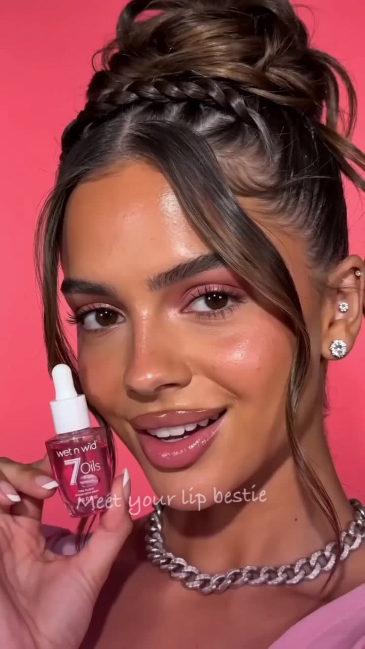 Lip Oil Showcase: product showcase video example